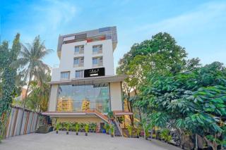 Super Collection O Baner Hillview Pune Formerly Siri Lodge - 3