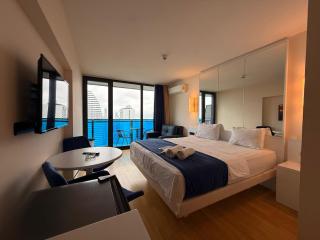 Orbi City Generous Beachfront Apartament - 8