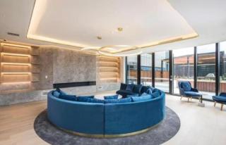 Heart of Boxhill Central Pool Sky view - 2