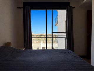 Sunny Holiday Home with Sea View - 2