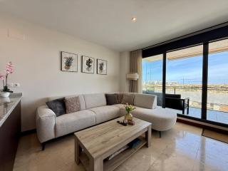 Sunny Holiday Home with Sea View - 3