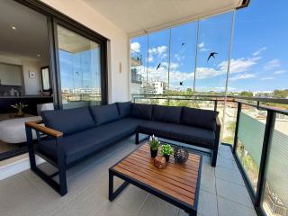 Sunny Holiday Home with Sea View - 4