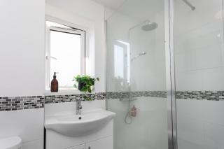 Spacious 5 Bed House - Gloucester - Sleeps 10 - 1