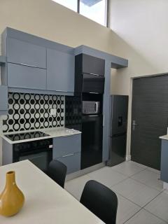 Beautiful 2 bedroom unit, inverter & complex pool - 6