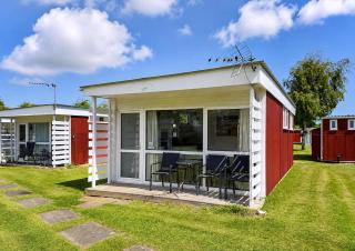Lovely 4 Berth Chalet At Cedar Springs Park In Heacham, Norfolk Ref 92031Cs - 0