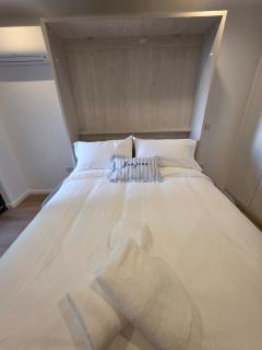 Brand New - Studio Apartment - Self Catering - 3