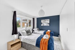 Modern House • Close to Town Centre • Driveway Parking • Fast WiFi • Self-Check-in • Yoko Property - 9