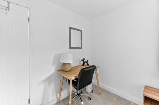 Modern House • Close to Town Centre • Driveway Parking • Fast WiFi • Self-Check-in • Yoko Property - 6