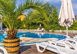 Sozopoly Studio with Pool and Fitness - 9