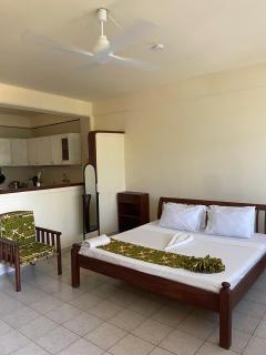 Bruce BB Diani - 1