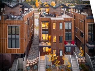 Downtown WP Loft 21 I Rooftop Lounge & Hot Tub I Great Views I Activity Program - 0