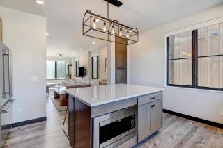 Downtown WP Loft 21 I Rooftop Lounge & Hot Tub I Great Views I Activity Program - 1