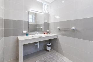 Beachfront Luxury - 7