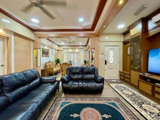 Homestay & Pool Laman Sri Aman Pontian - 3