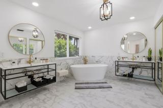 Lakefront Luxury Retreat - Heated Pool & Game Room - 6