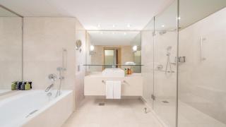 Holiday Inn Bangkok Silom by IHG - 8