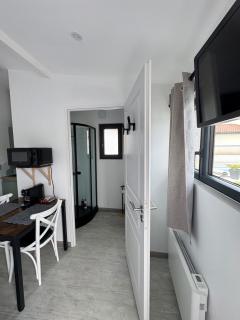 B & G - Studio avec terrasse et accès à la piscine - 3