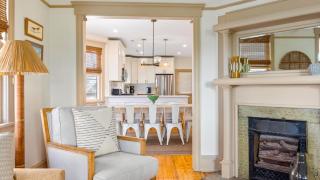 Modern Historic Charm 4br ONE Block to Beach - 3
