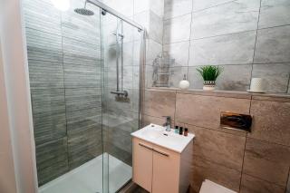 Chapel Retreat | King Bed | Central Swansea - 4