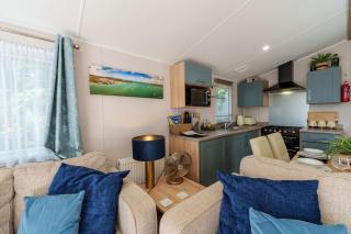 Charming Isle of Wight Holiday Park Retreat with Nature Views - 3