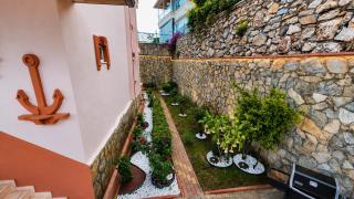 Villa with pool and great sea and city views - 3