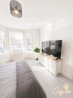 Cosy Bee - 4