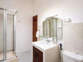 Serenity Lake Front Villa - 4