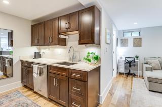 Walkable for DC250! Stylish Studio in Adams Morgan - 3