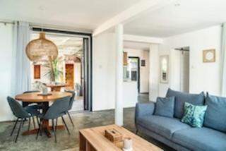 Moya Bay - 3 Bedroom Waterfront House - 1