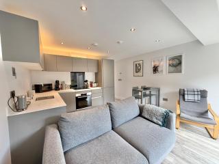 Stylish One Bed Totnes Retreat with Free Parking - 8