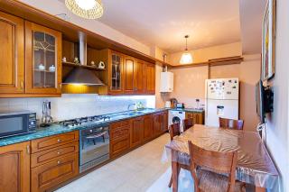 Comfortable 3-Bedroom Apartment in the Center - 3