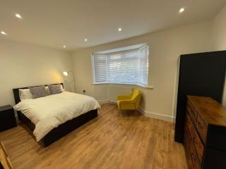 Rooms in Luxury 6 Bedroom House - 5