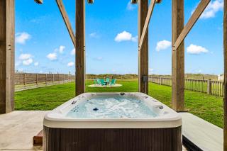 Beachfront - Hot Tub - Putt Putt - Fire Pit - Steps from Fishing Pier - 1