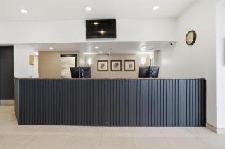 Seven Oaks Hotel Regina, SureStay Collection by Best Western - 3