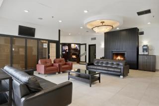 Seven Oaks Hotel Regina, SureStay Collection by Best Western - 2