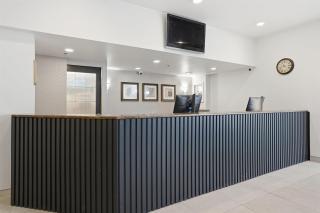 Seven Oaks Hotel Regina, SureStay Collection by Best Western - 1