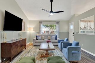 Mossy Tides Retreat | Hot Tub+Mini Golf+Game Room - Savannah - 2