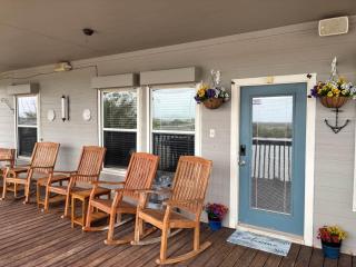 Relaxing Riverside Getaway - 0