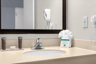 Studio Apartment w Pool & Hot Tub near Universal Studios - 7