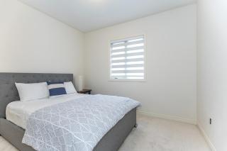 Home in Waterdown - 3