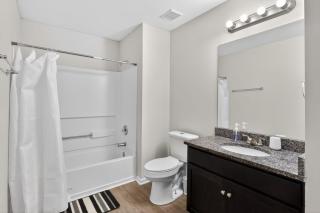 Modern 2BR2BA Spacious Retreat - 1