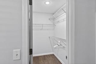 Modern 2BR2BA Spacious Retreat - 7