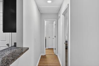 Modern 2BR2BA Spacious Retreat - 5