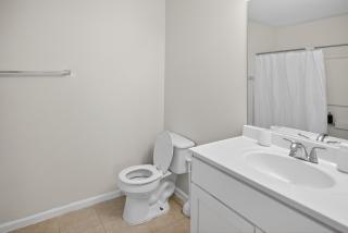 Cozy 2 Bedroom Apartment Stay - 6