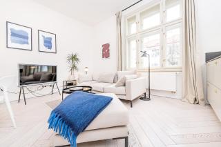 Designer Touch 2-bedroom in Picturesque Area - 9