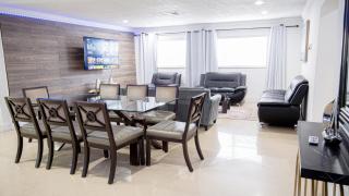 Spacious 5-Bedroom House with Pool in North Miami - 4