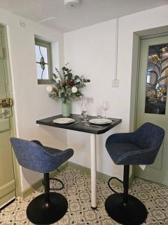 Quirky hideout in town centre - 5