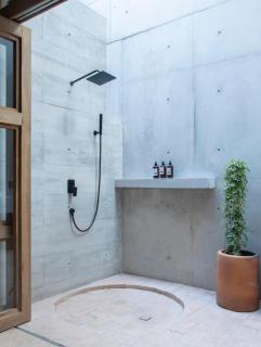 2BR Architectural Retreat with Private Pool NEW - 2