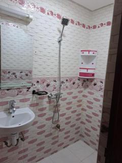 Relaxing simpl-Style Apartment Near Airport - 8