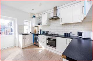 4 Bedroom house, 6 beds in East Ham - London - 2